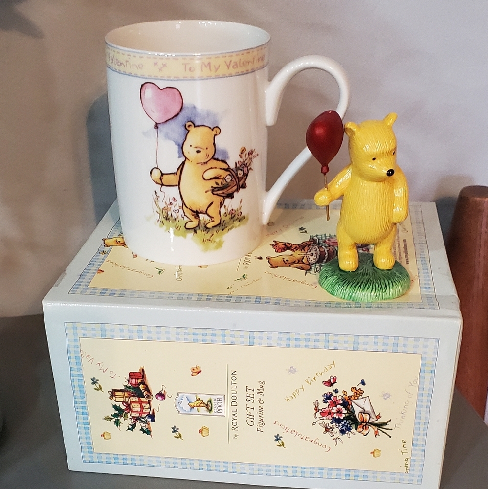 NEW Royal Doulton Winnie the Pooh Mug and Figurine⚜️💙⚜️ - Picture 2 of 6